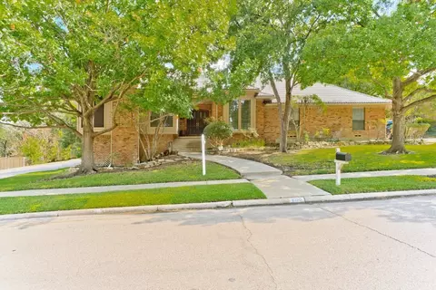 205 Balboa St, Irving, TX 75062