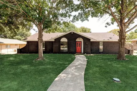 124 N Crestwood Blvd, Desoto, TX 75115