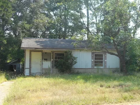 1001 SE 7th St, Springhill, LA 71075