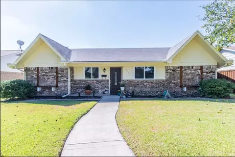 2756 Hollandale Ln, Farmers Branch, TX 75234