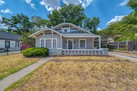 204 S Waco St, Weatherford, TX 76086