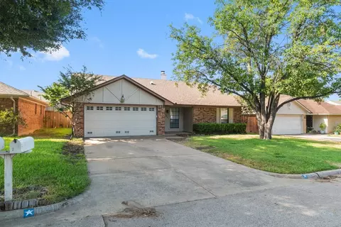 1621 N Bent Tree Trl, Grand Prairie, TX 75052