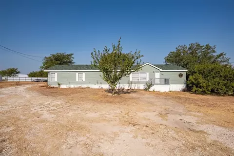 9109 Giant Dr, Joshua, TX 76058