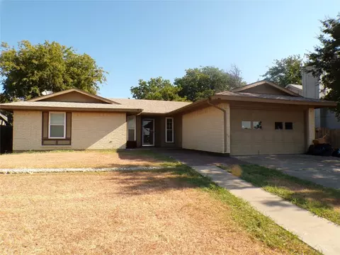 610 E Springdale Ln, Grand Prairie, TX 75052