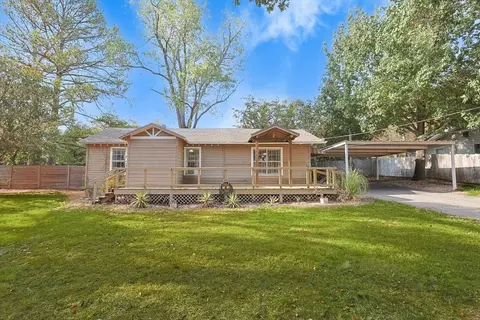 201 Gipson Rd, Azle, TX 76020