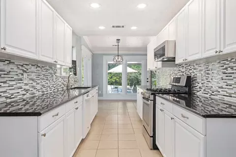 431 Valley Glen Dr, Richardson, TX 75080