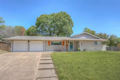 8020 Pinewood Dr, Benbrook, TX 76116