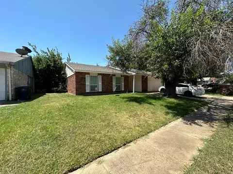 7305 Lea Pl, Fort Worth, TX 76140
