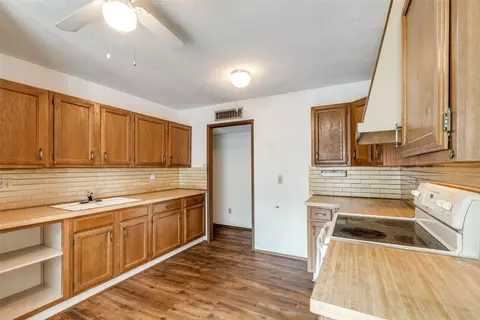 22819 Millgate Dr, Spring, TX 77373 photo 9
