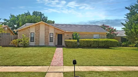 2926 Blueridge Ln, Garland, TX 75042