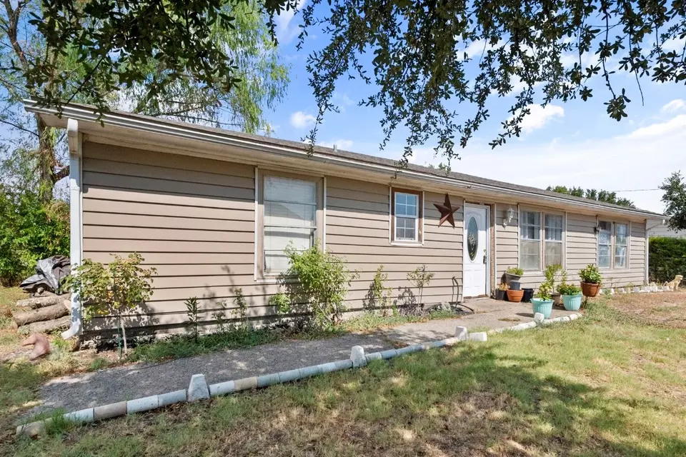 358 S Chambers Ave, Emhouse, TX 75110 22 Photos Movoto