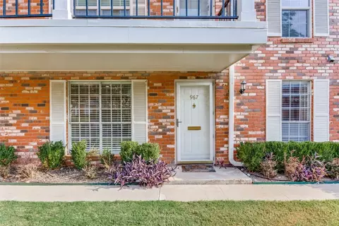 967 Roaring Springs Rd, Fort Worth, TX 76114