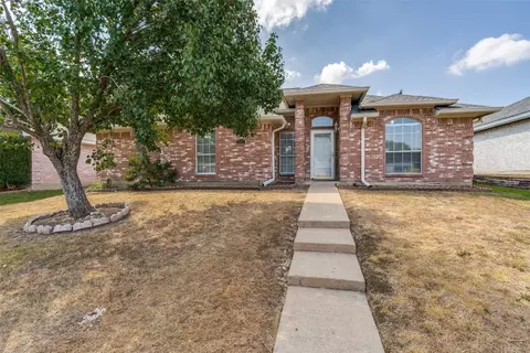 424 Sugar Mill Rd, Cedar Hill, TX 75104
