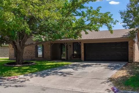 3510 Surrey Ln, Brownwood, TX 76801