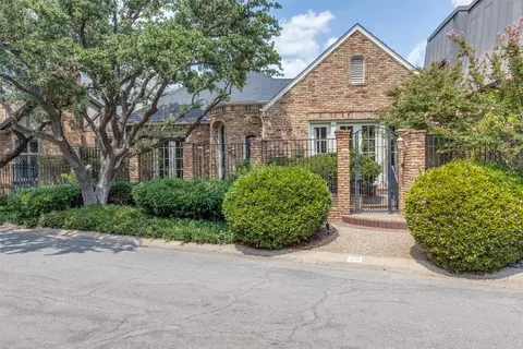 26 Saint Laurent Pl, Dallas, TX 75225