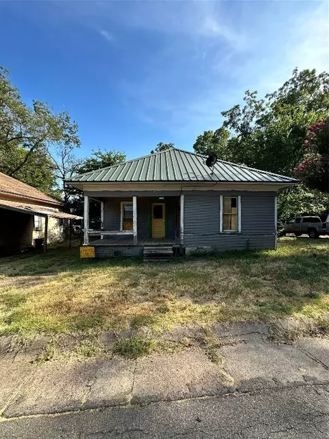 856 Hearon St, Paris, TX 75460