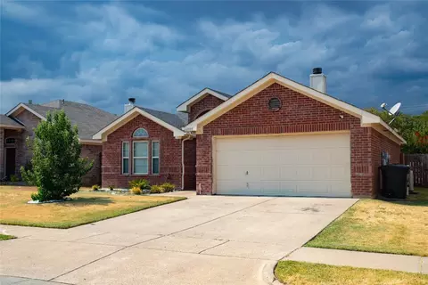 4800 Sapphire Ln, Granbury, TX 76049