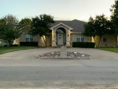 120 Hogan St, Comanche, TX 76442 photo 2