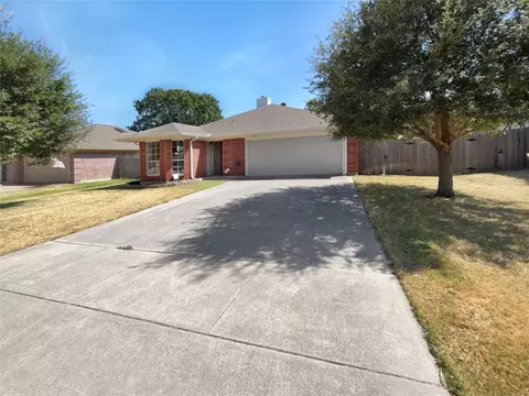 2800 Ravens Ct, Arlington, TX 76001