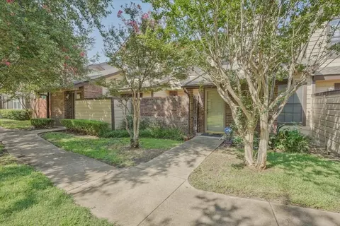 2405 Overland Ln, Arlington, TX 76014