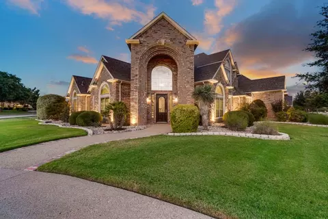 110 Sumner Ln, Waxahachie, TX 75165