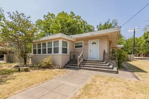 502 S Walnut St, Cleburne, TX 76033