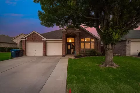 6708 Armstrong Ct, Fort Worth, TX 76137