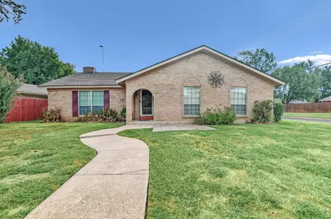 2701 N Woods St, Sherman, TX 75092
