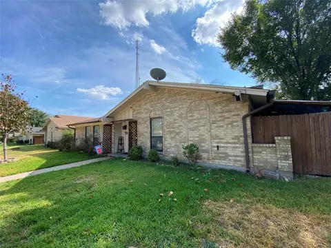 5237 Meadowside Dr, Garland, TX 75043