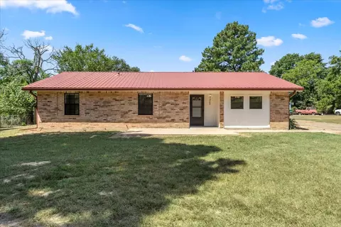 305 Hall St, Omaha, TX 75571