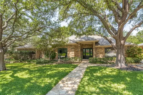 9041 Meadowknoll Dr, Dallas, TX 75243