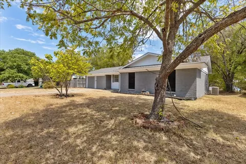 612 NW Douglas St, Burleson, TX 76028