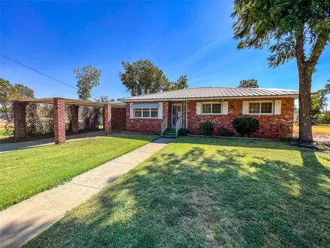 430 S 9th Ave, Munday, TX 76371
