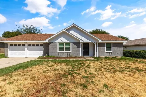 8225 Pearl St, North Richland Hills, TX 76180