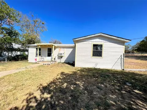 1305 S Dempster St, Hamilton, TX 76531