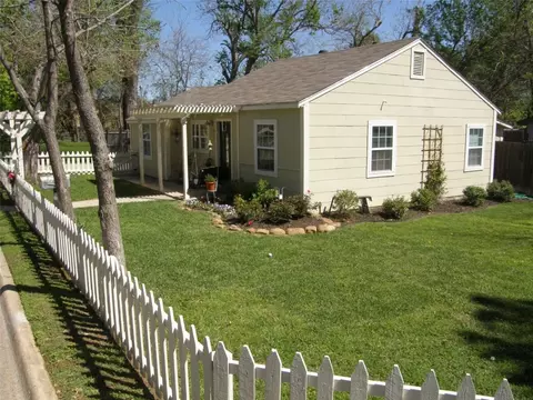 227 Blevins St, Grapevine, TX 76051