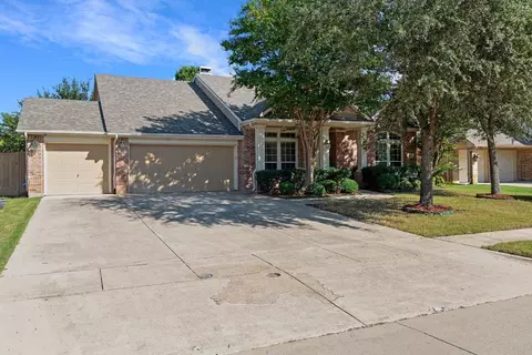 2671 Waterfront Dr, Grand Prairie, TX 75054