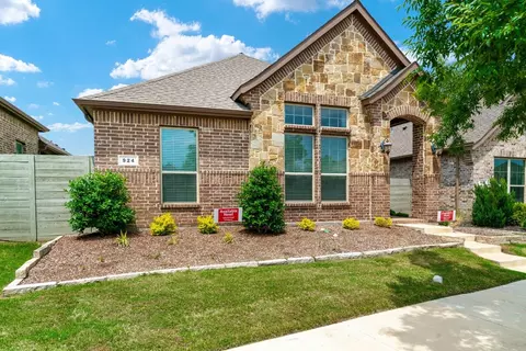 924 10th St, Argyle, TX 76226 photo 2