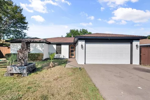 3614 Hummingbird Dr, Grand Prairie, TX 75052