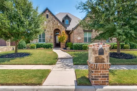 8356 Saddlebrook Dr, North Richland Hills, TX 76182