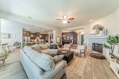 5806 Briana Dr, Midlothian, TX 76065