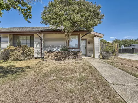 569 Hunters Glen St, Lewisville, TX 75067