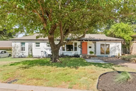 909 Acorn St, Bedford, TX 76022