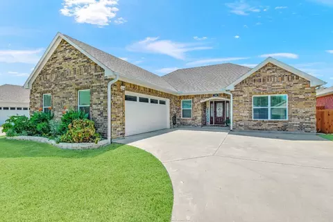 103 Ashlyn Ct, Whitesboro, TX 76273