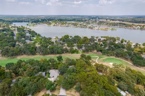 201 Modoc Trl, Lake Kiowa, TX 76240