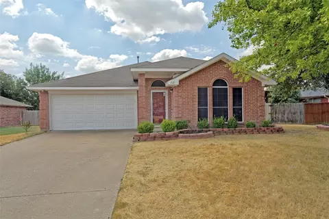 212 Poinsetta Ln, Cedar Hill, TX 75104