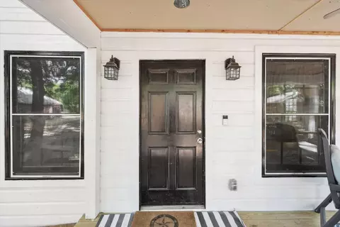 206 E Pecan St, Lancaster, TX 75146 photo 2