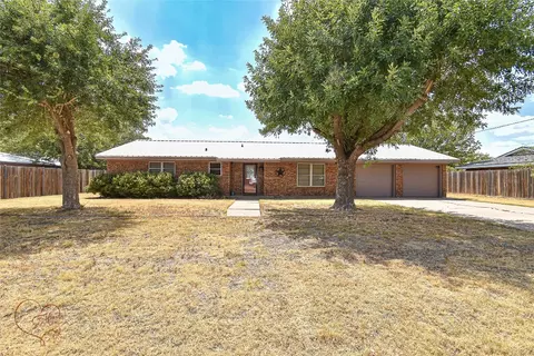 1306 Elizabeth St, Stamford, TX 79553