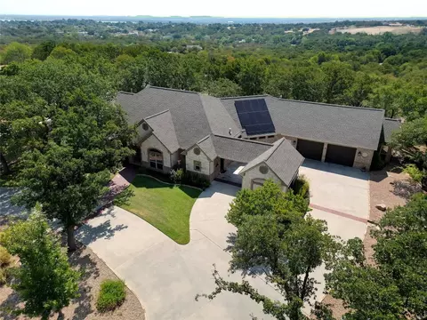 509 Cimmarron Bay Dr, Runaway Bay, TX 76426