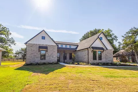 2313 Peachtree Ct, Denison, TX 75020